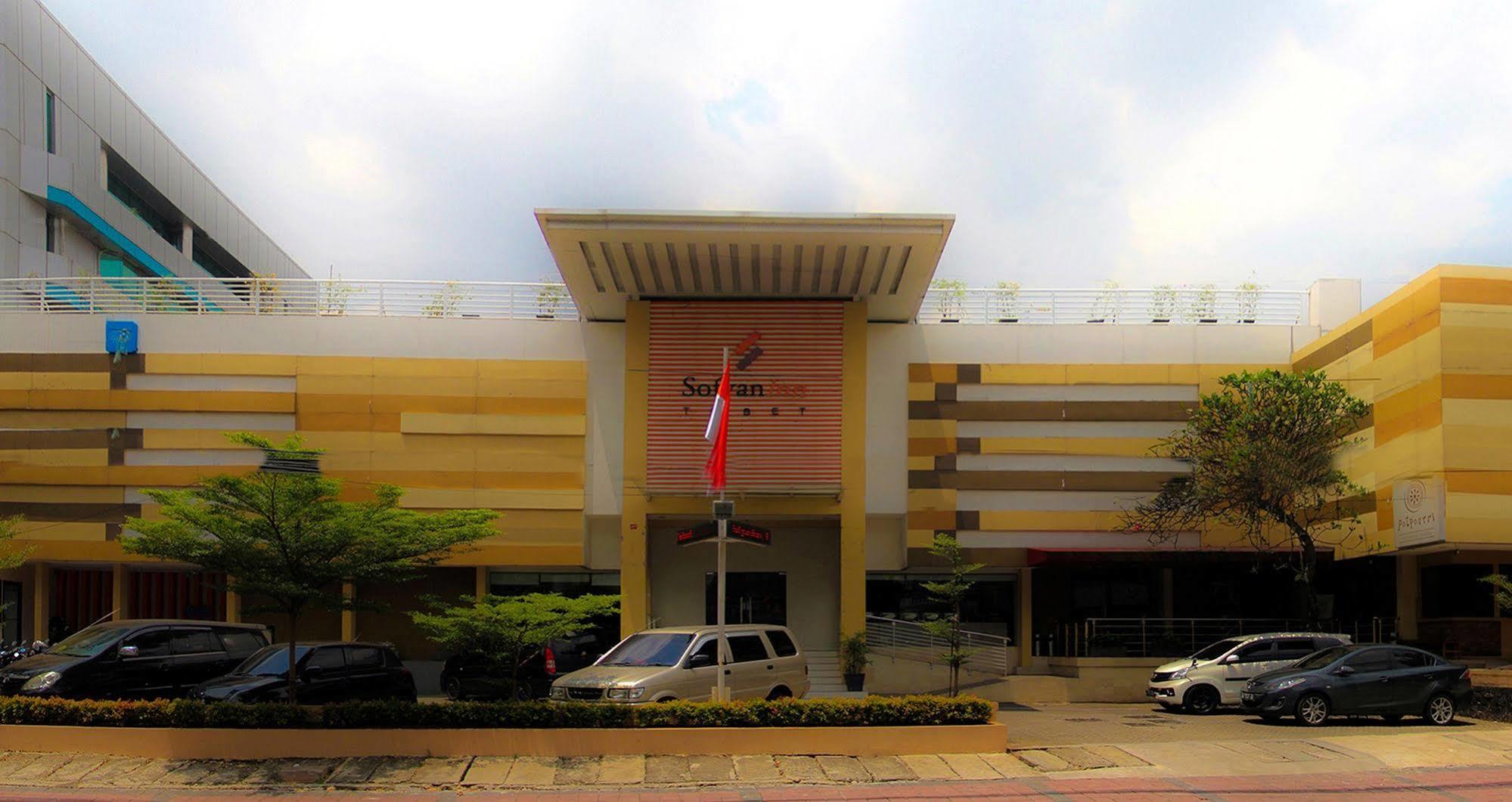 Sofyan Hotel Soepomo Jakarta Exterior photo